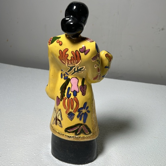 Vintage HandPainted Figurines Gold Trim Set of 2 - Picture 9 of 11